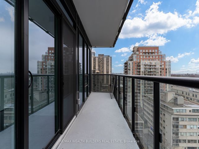 1009 - 117 Broadway Ave N