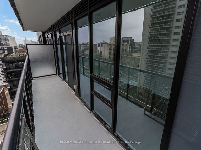1009 - 117 Broadway Ave N