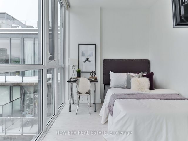 PH01 - 478 King St