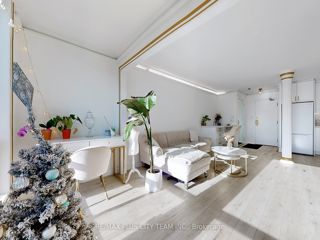 1105 - 25 Grenville St