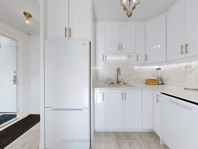 1105 - 25 Grenville St