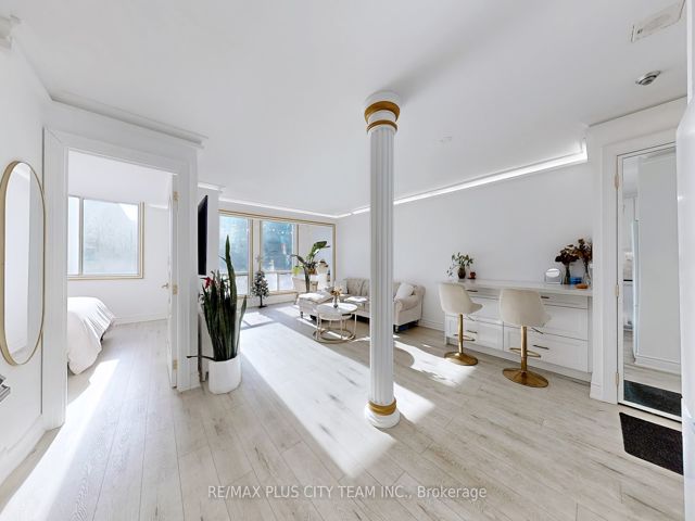 1105 - 25 Grenville St