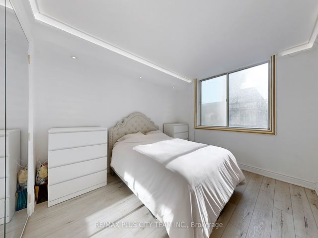 1105 - 25 Grenville St