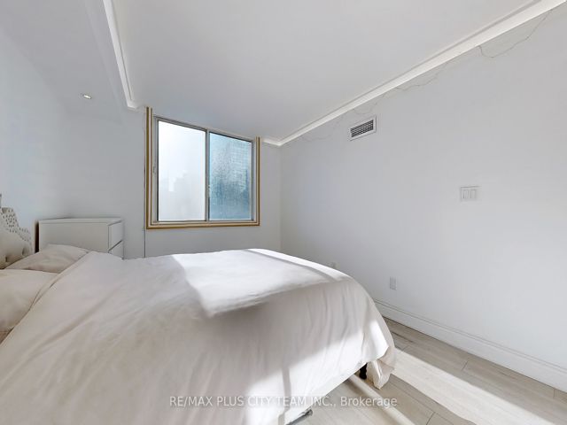 1105 - 25 Grenville St