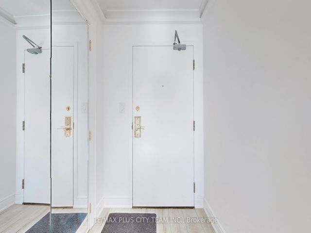 1105 - 25 Grenville St