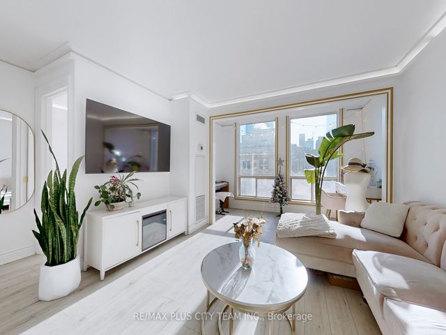 1105 - 25 Grenville St