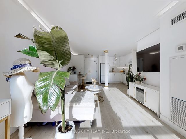 1105 - 25 Grenville St