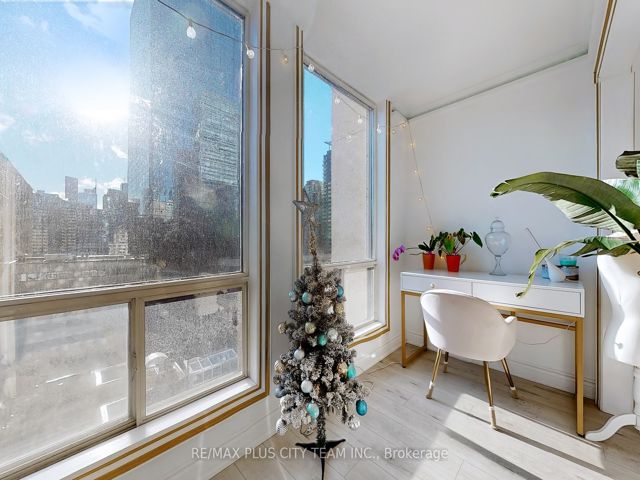 1105 - 25 Grenville St
