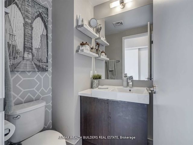 812 - 478 King St W