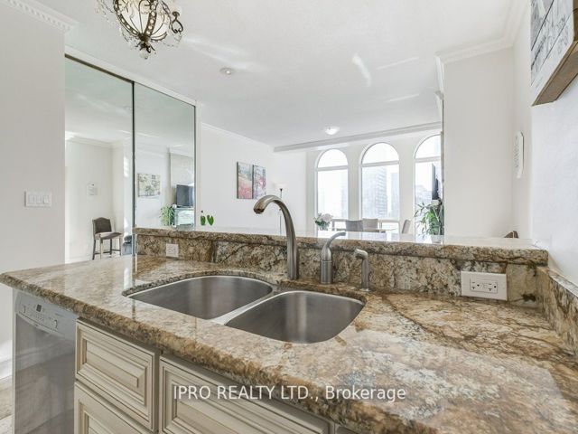 PH2 - 25 Grenville St