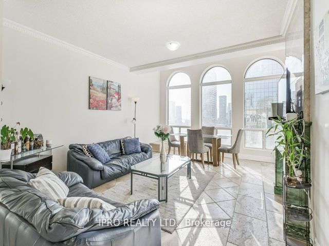 PH2 - 25 Grenville St