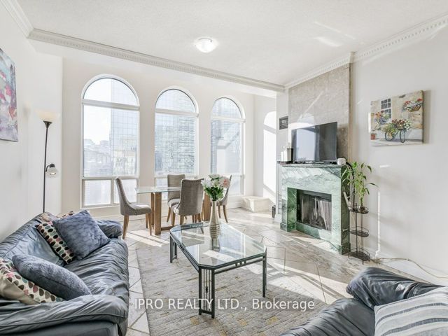 PH2 - 25 Grenville St