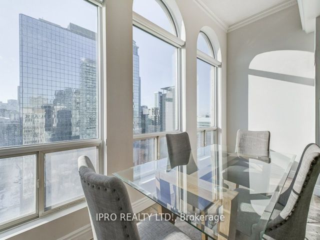 PH2 - 25 Grenville St
