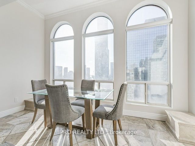 PH2 - 25 Grenville St