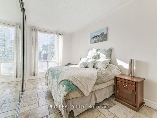 PH2 - 25 Grenville St
