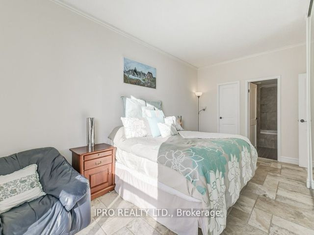 PH2 - 25 Grenville St