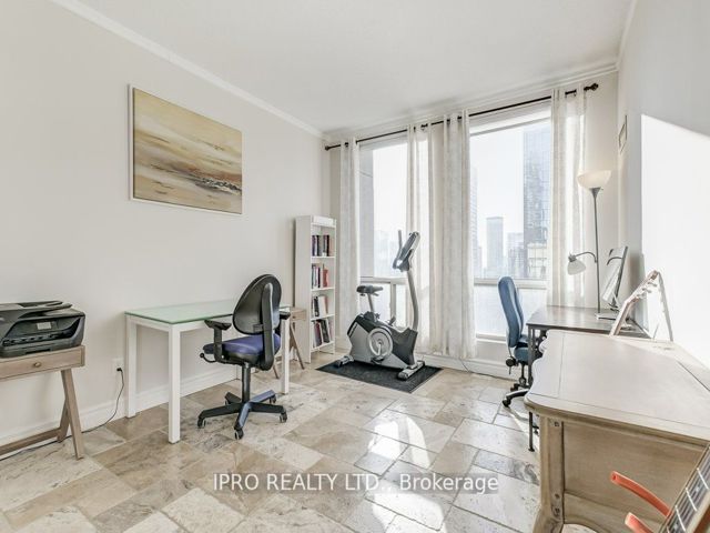 PH2 - 25 Grenville St