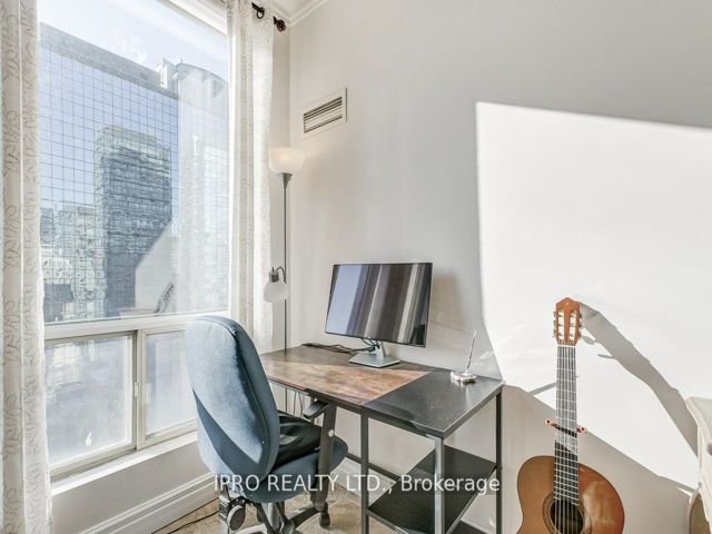 PH2 - 25 Grenville St