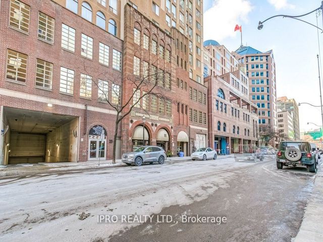 PH2 - 25 Grenville St