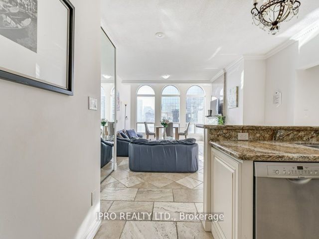 PH2 - 25 Grenville St
