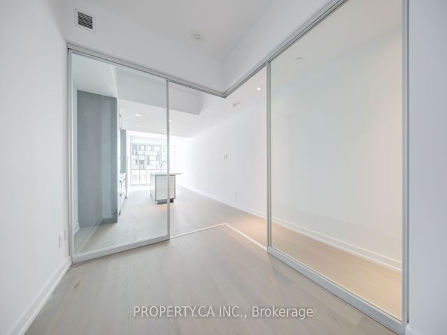 2708 - 488 University Ave