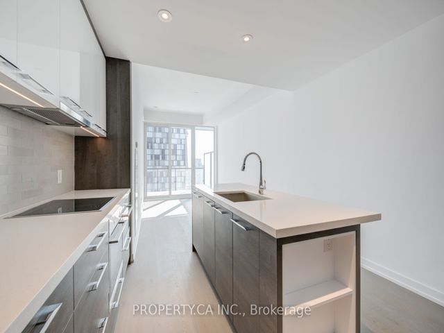 2708 - 488 University Ave