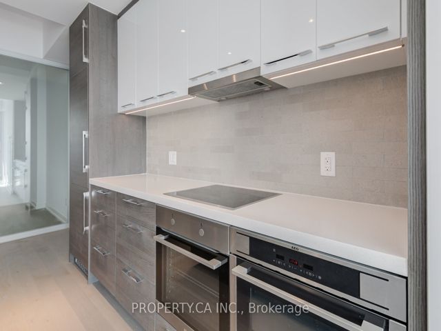 2708 - 488 University Ave