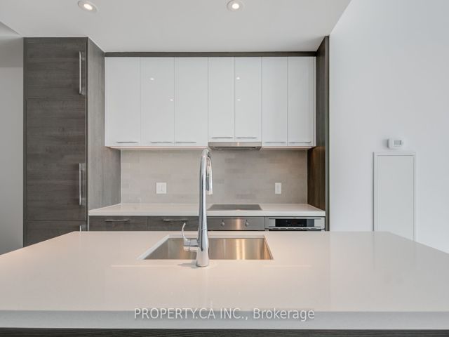 2708 - 488 University Ave