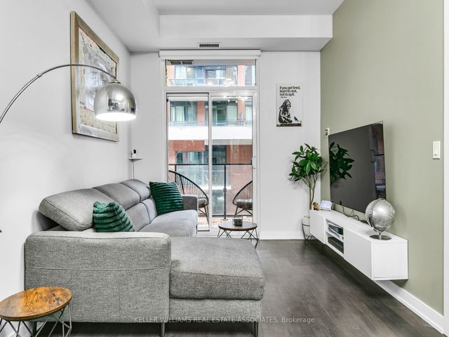 212 - 50 Bruyeres Mews