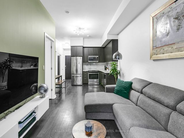 212 - 50 Bruyeres Mews