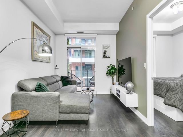 212 - 50 Bruyeres Mews
