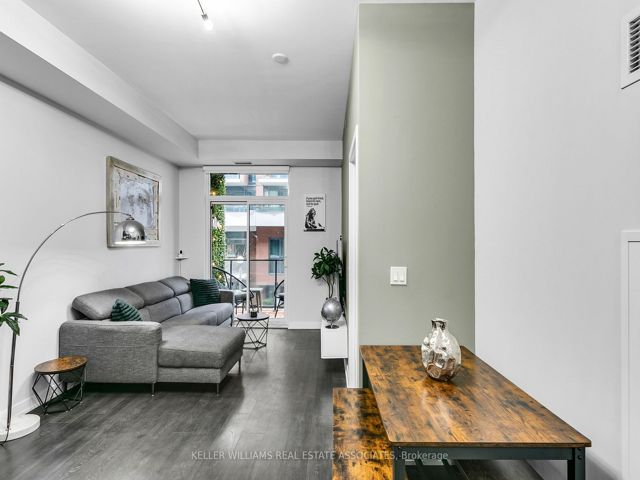 212 - 50 Bruyeres Mews