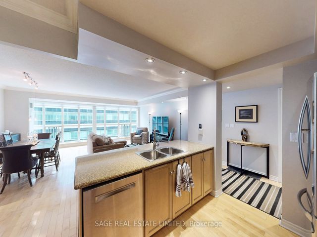 1114 - 270 Wellington St W