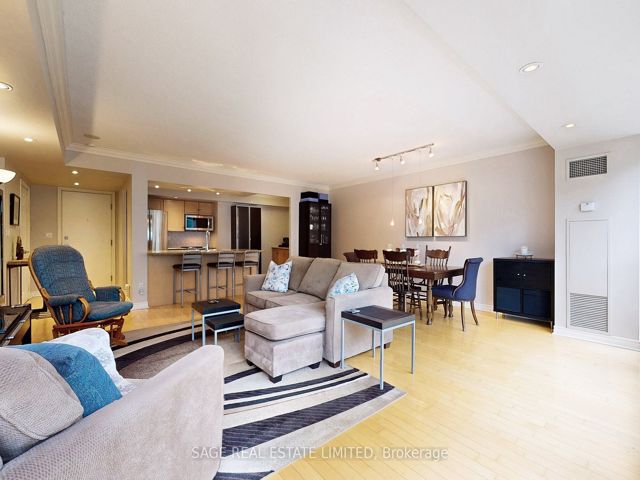 1114 - 270 Wellington St W