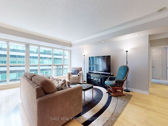 1114 - 270 Wellington St W