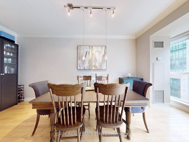 1114 - 270 Wellington St W
