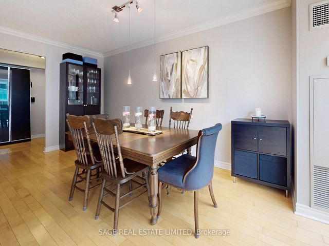 1114 - 270 Wellington St W