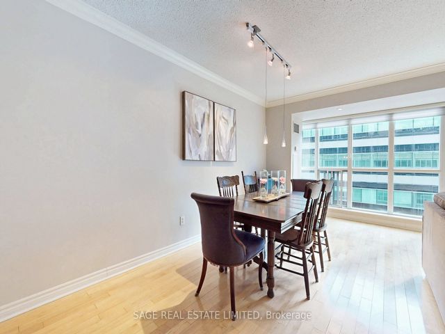 1114 - 270 Wellington St W