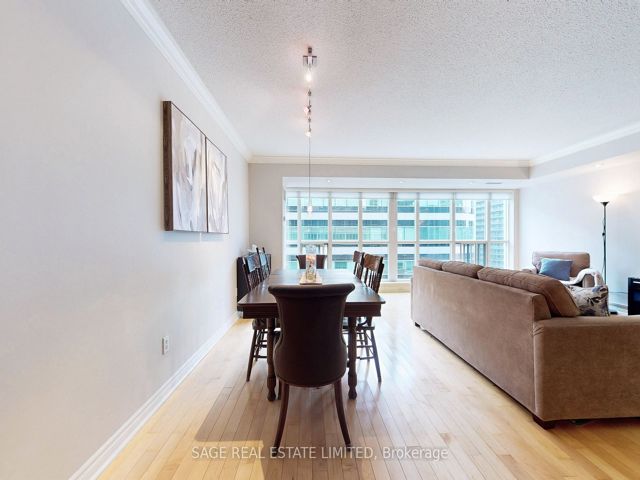1114 - 270 Wellington St W