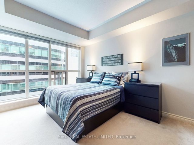 1114 - 270 Wellington St W