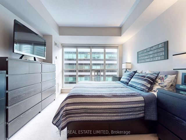 1114 - 270 Wellington St W