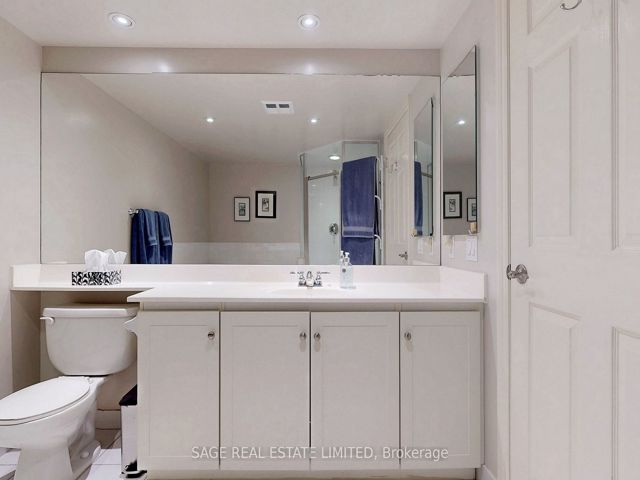 1114 - 270 Wellington St W
