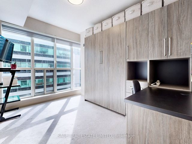 1114 - 270 Wellington St W