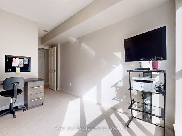 1114 - 270 Wellington St W