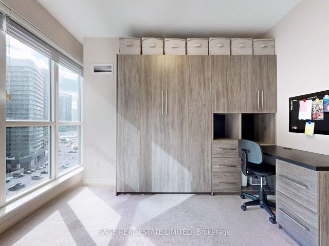 1114 - 270 Wellington St W