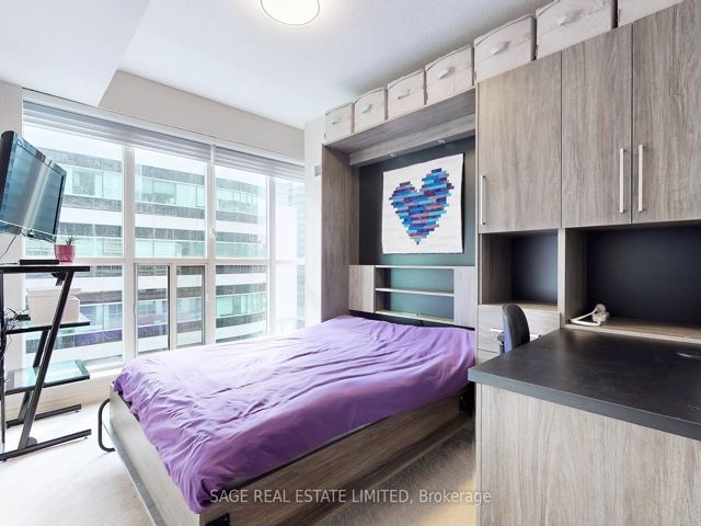1114 - 270 Wellington St W