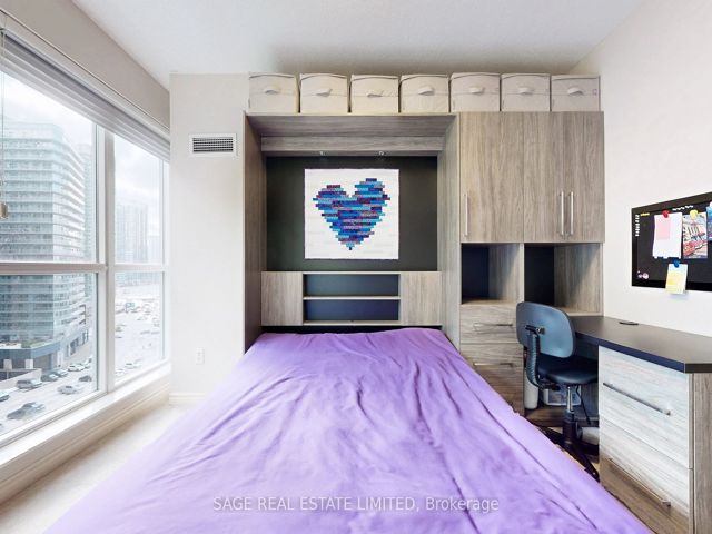 1114 - 270 Wellington St W