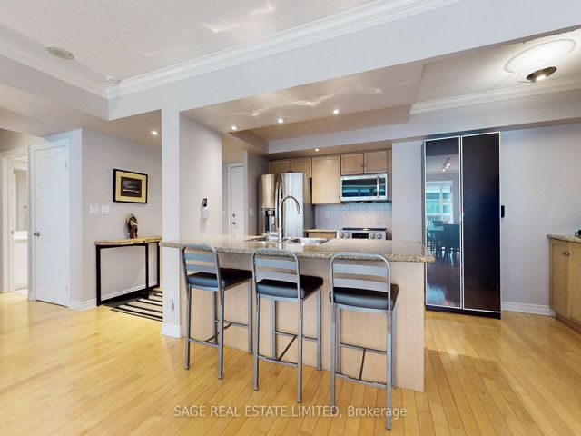 1114 - 270 Wellington St W