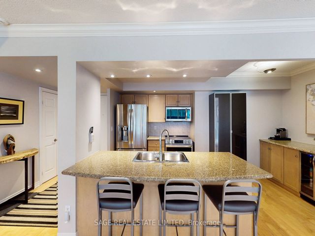 1114 - 270 Wellington St W