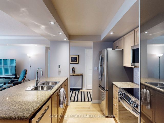 1114 - 270 Wellington St W